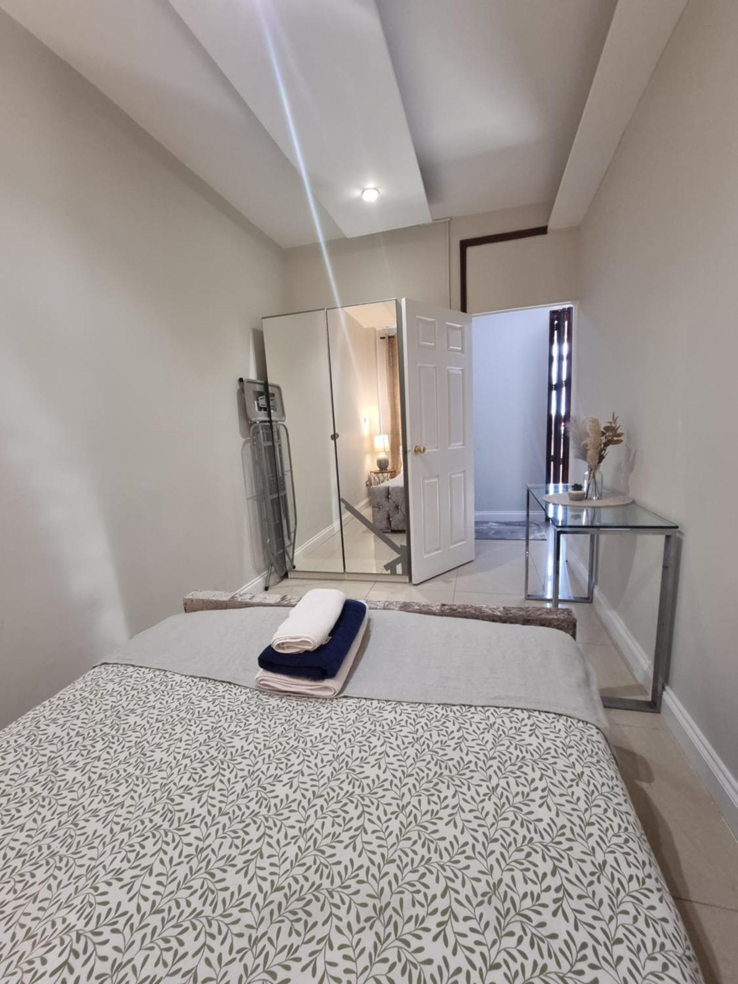 Apartamento 2nd Flr 3 Bed Flat In The Heart Of Edgware Road-g20